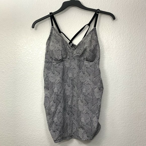 Isabel Maternity Geometric Tankini Swim Top Criss Cross Back - Picture 1 of 11
